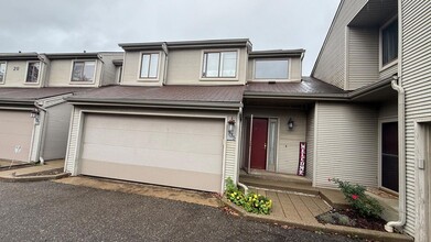 Building Photo - 735 Hamilton Ct