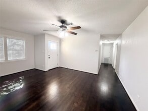 Building Photo - 1511 Avenue E