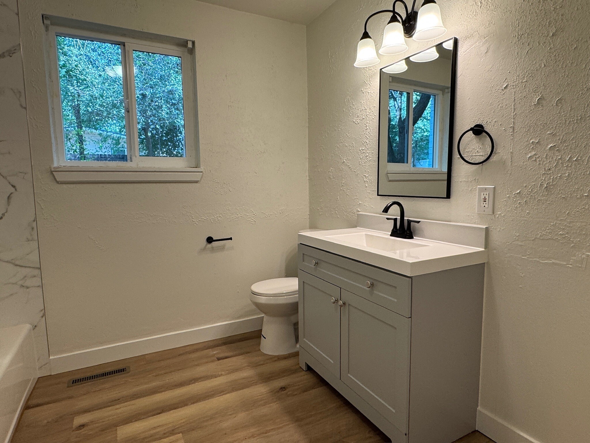 Building Photo - 804 Meeker St