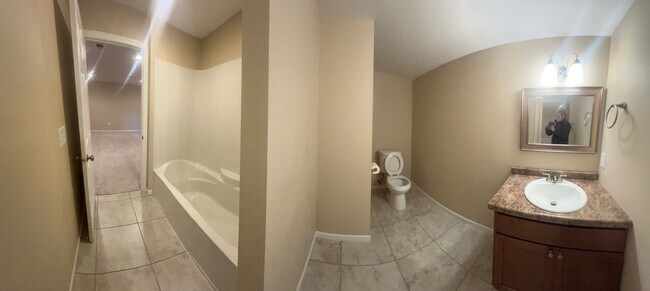 Building Photo - 3 Bedroom Duplex