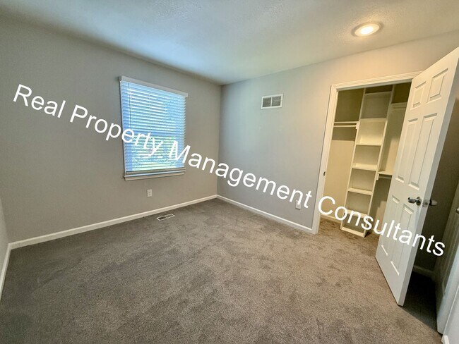 Building Photo - 3 Bed 2 Bath Modern Home in Prime Location!