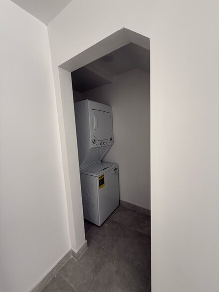 Building Photo - 10408 Edison Way