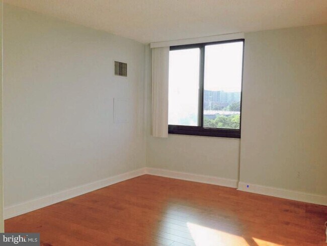 Building Photo - 5500 Holmes Run Pkwy