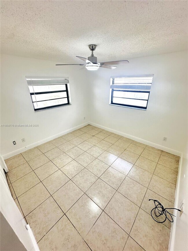 Building Photo - 1130 W 37th St