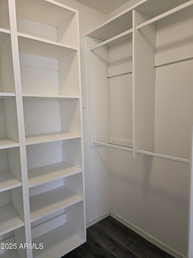 Building Photo - 15736 W Crocus Dr