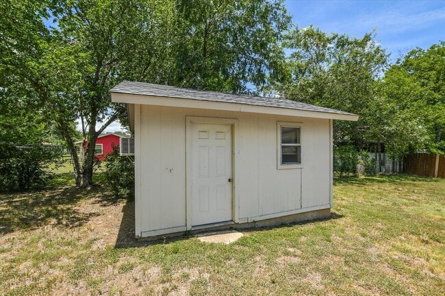 Building Photo - 301 Fawnfield Dr