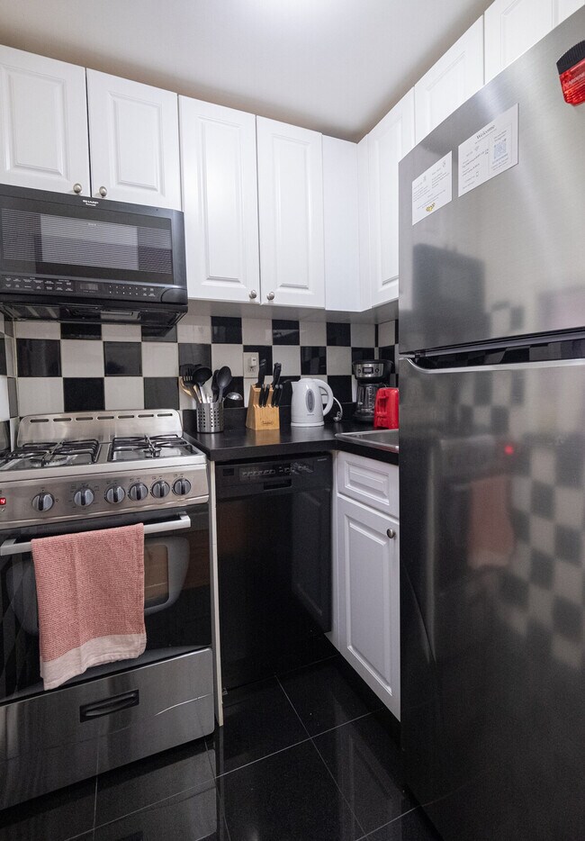 Building Photo - 328 E 74th St