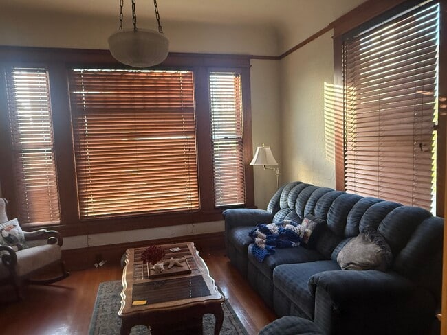 Building Photo - 92 N Fir St