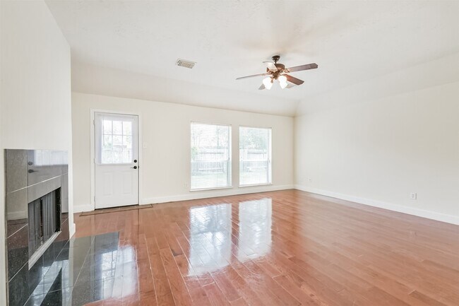 Building Photo - 7 Heron Hollow Ct