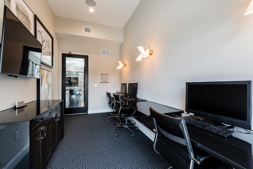 Building Photo - 17811 Vail St