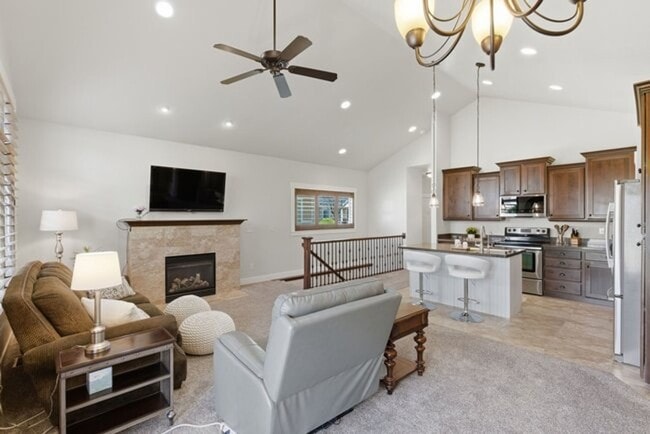 Building Photo - Beautiful Riverton Townhome in Gated Community!