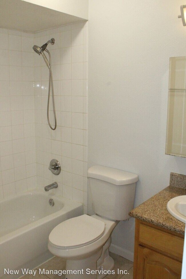 Building Photo - 2 br, 2 bath House - 1223 Lakeview Circle