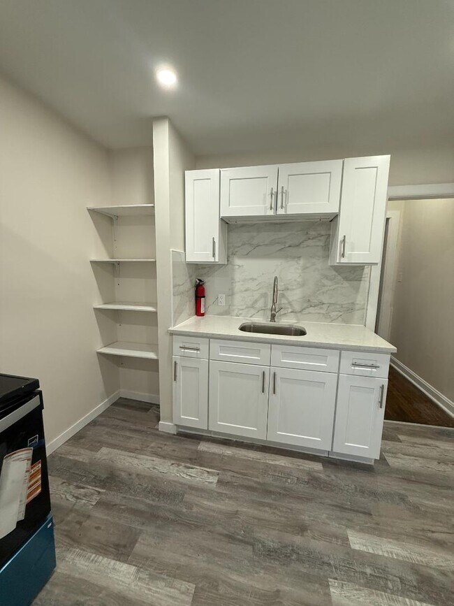 Building Photo - 161 6th Ave