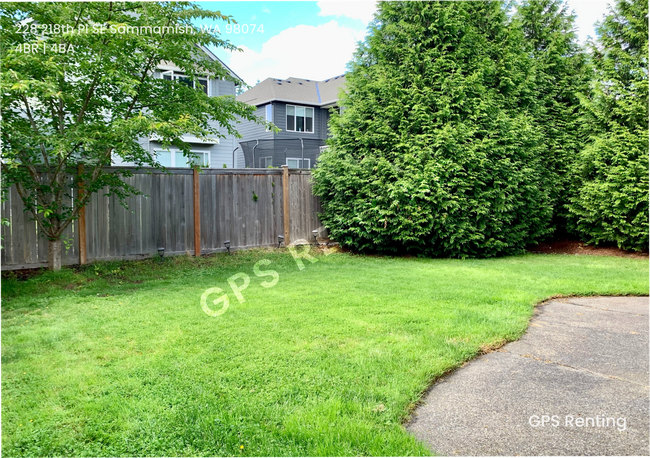 Building Photo - Available Now! Spacious 4BR Home in Pine M...