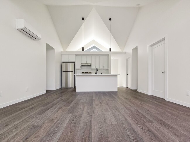 Building Photo - Spacious 3-Bedroom DADU with Private Balcony & Garage
