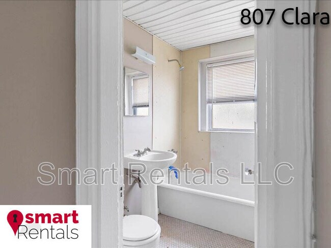 Building Photo - 807 Clara Ave