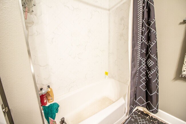 Building Photo - Pre-leasing for Fall!! 3/2/2 Luxury Home i...