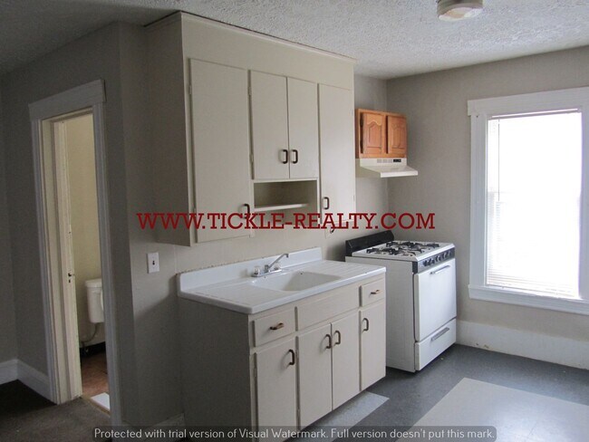 Building Photo - 27-29-29 Edmonds St