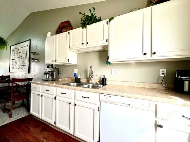 Building Photo - 2319 10th St