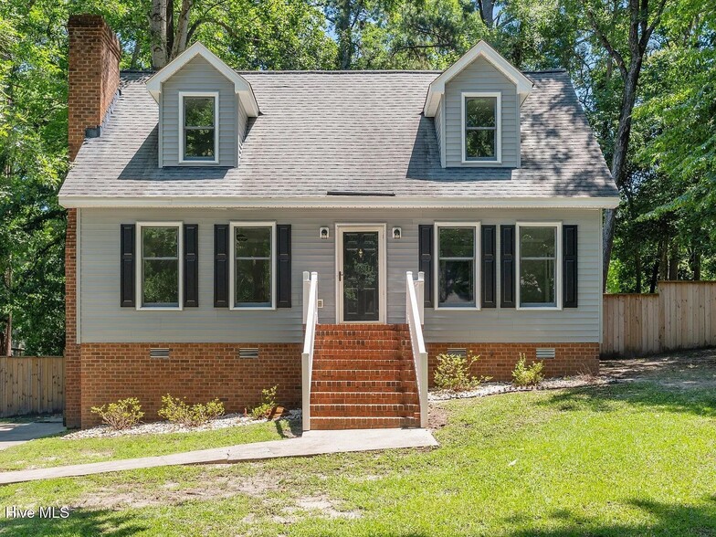 Primary Photo - 112 Gawain Rd