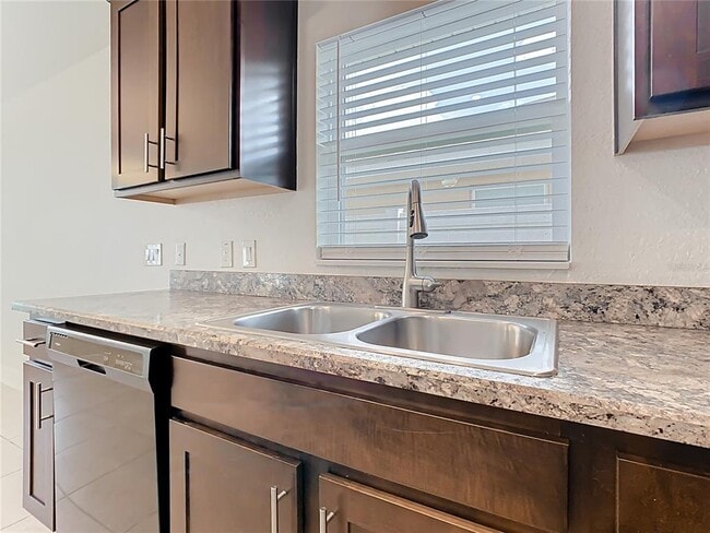 Building Photo - 465 Buchannan Dr