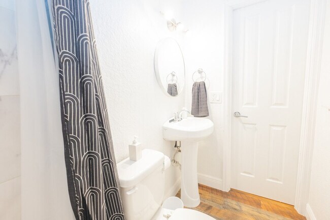 Building Photo - 3007 E 21st Ave