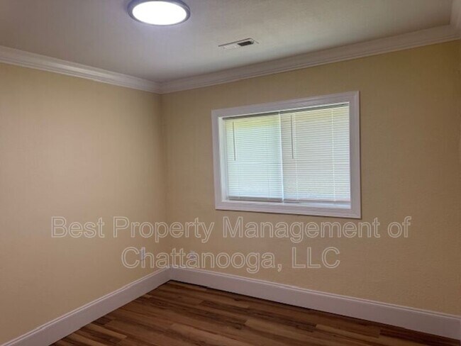 Building Photo - 5281 Usher Dr