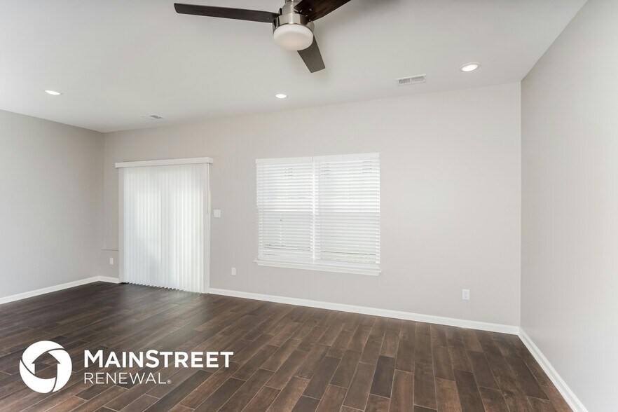 Building Photo - 2058 N Sarah Dr