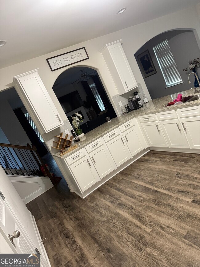 Building Photo - 232 Sophie Cir