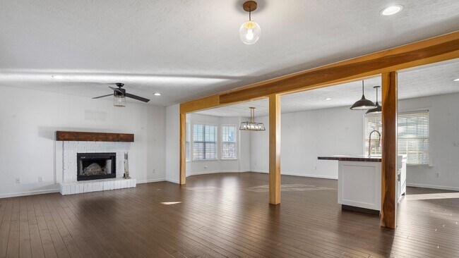 Building Photo - 649 Charles Ln