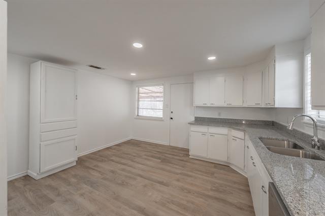 Building Photo - 227 S Justin Ave