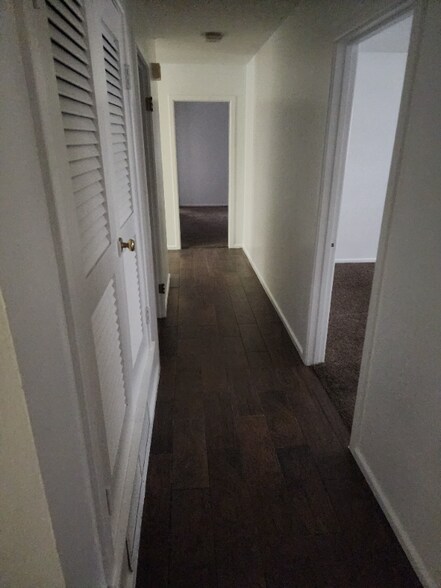 Building Photo - 6012 Vernon Ave