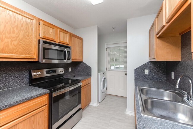 Building Photo - 10680 Royal York Dr