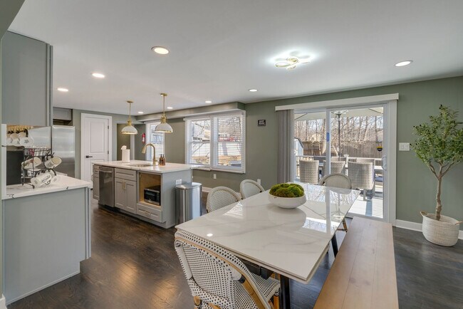 Building Photo - 500 Shelfar Pl