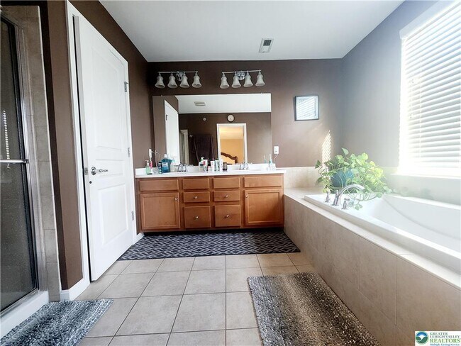 Building Photo - 8668 Mayfair Ct