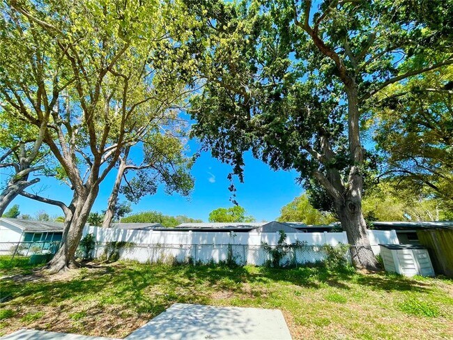 Building Photo - 7553 Cumber Dr