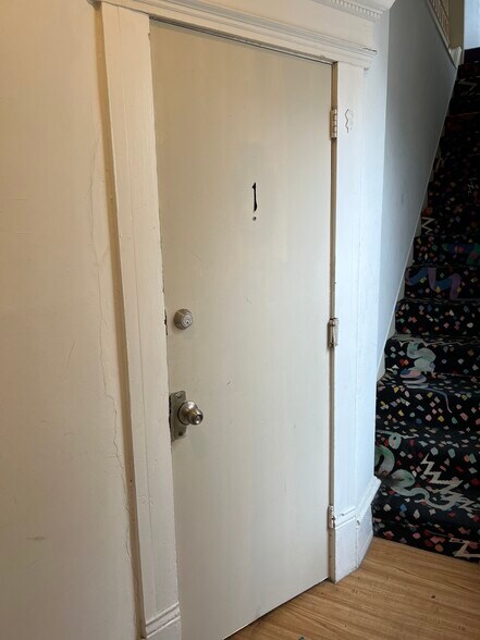 Building Photo - 2605 Monterey Ave