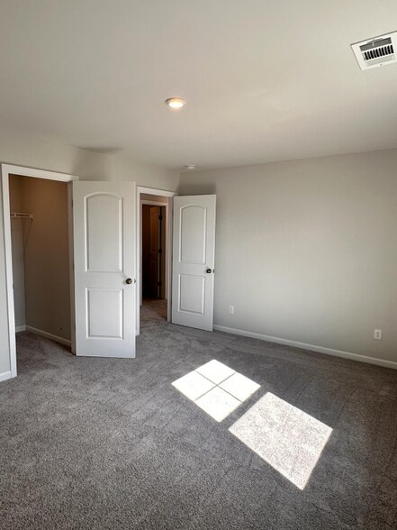 Building Photo - 340 Dearborn Sta Dr