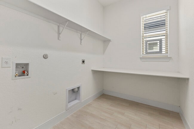 Building Photo - 3839 Balentine