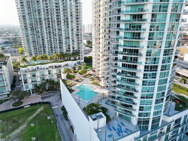 Building Photo - 350 S Miami Ave