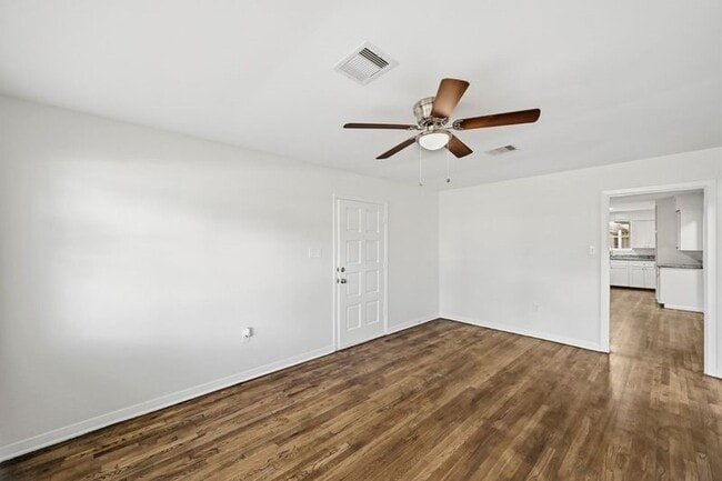 Building Photo - 2409 Estate Dr