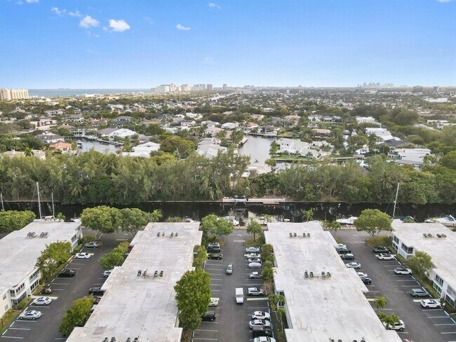 Building Photo - 6397 Bay Club Dr