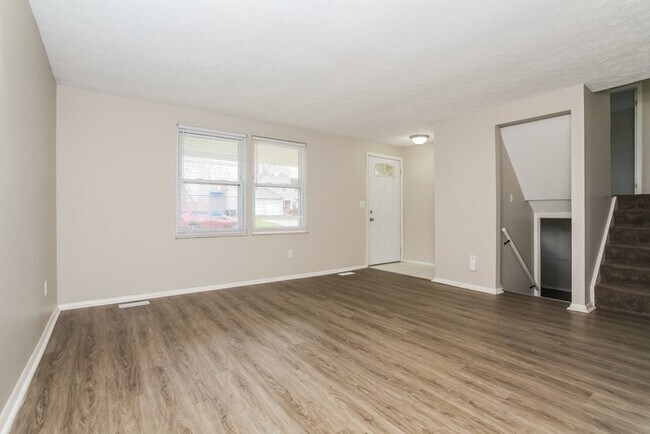 Building Photo - Beautiful Tri-Level Home!