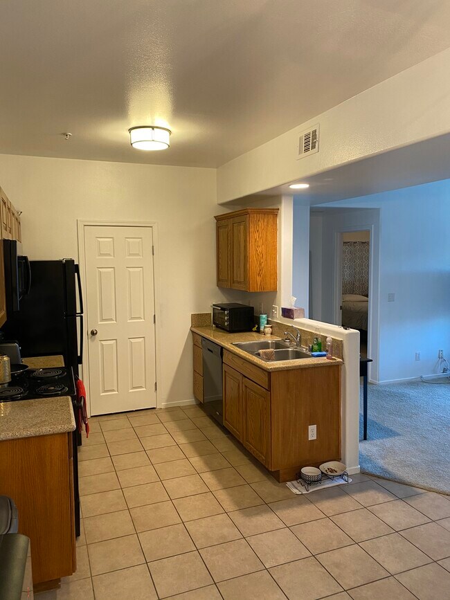 Building Photo - 3550 Bay Sands Dr