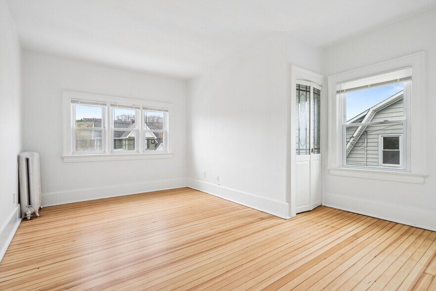 Building Photo - 37 2nd Ave