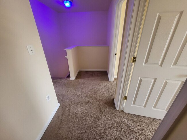 Building Photo - Beautiful modern 3bed/2.5ba townhouse!