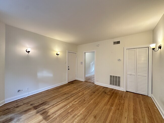 Building Photo - 4039.5 N Ashland Ave