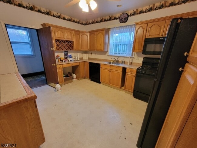 Building Photo - 5 Madison Ave