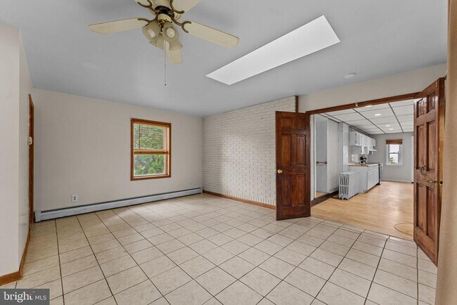 Building Photo - 158 W Butler Ave