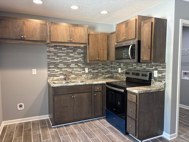 Building Photo - 411-411 W Waggoner St